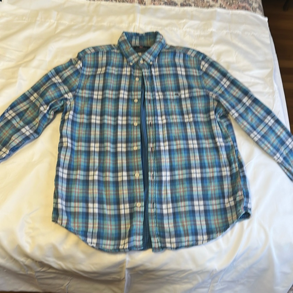 Men’s Vineyard vines shirt